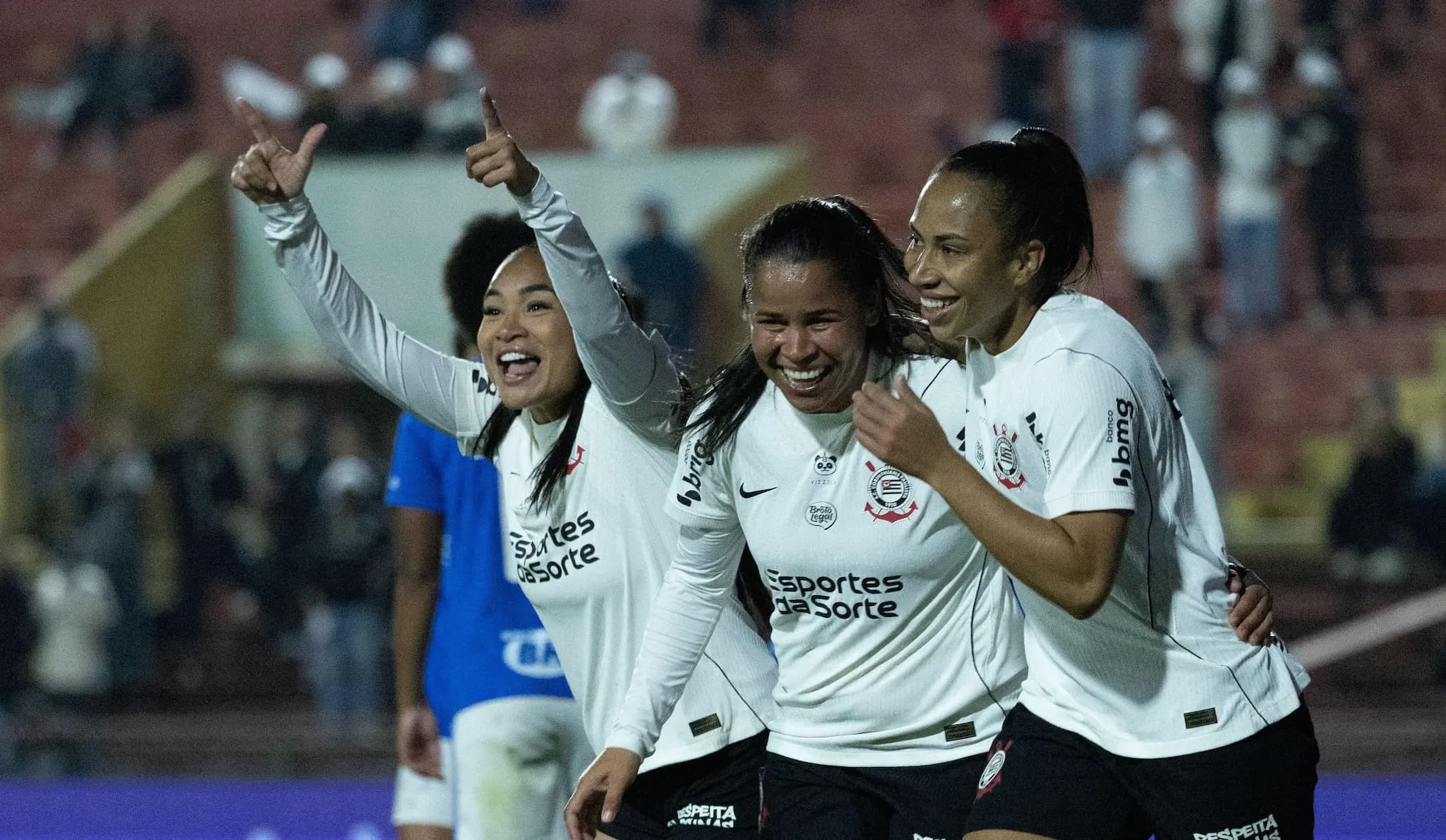 Campeonato Brasileiro Feminino 2026 - As jogadoras Thaís Ferreira e Corinthians comemoram o gol marcado na partida - Corinthians x Cruzeiro - Estádio Canindé.