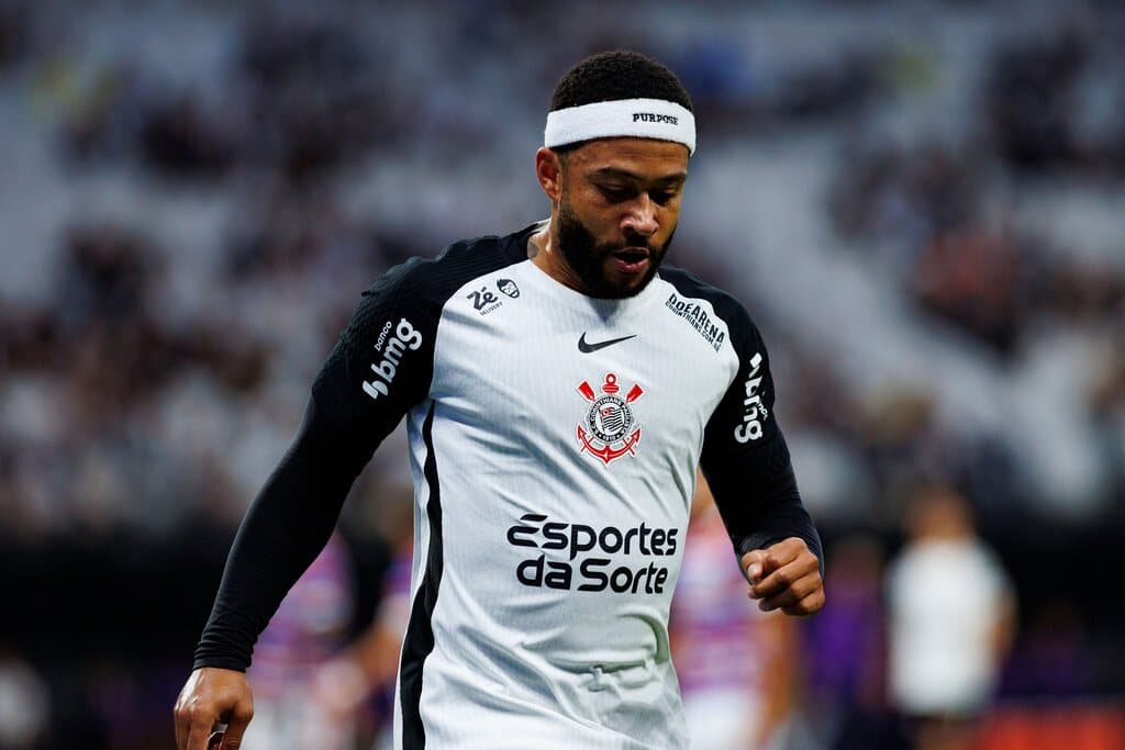 Memphis Depay renovou com o Corinthians?
