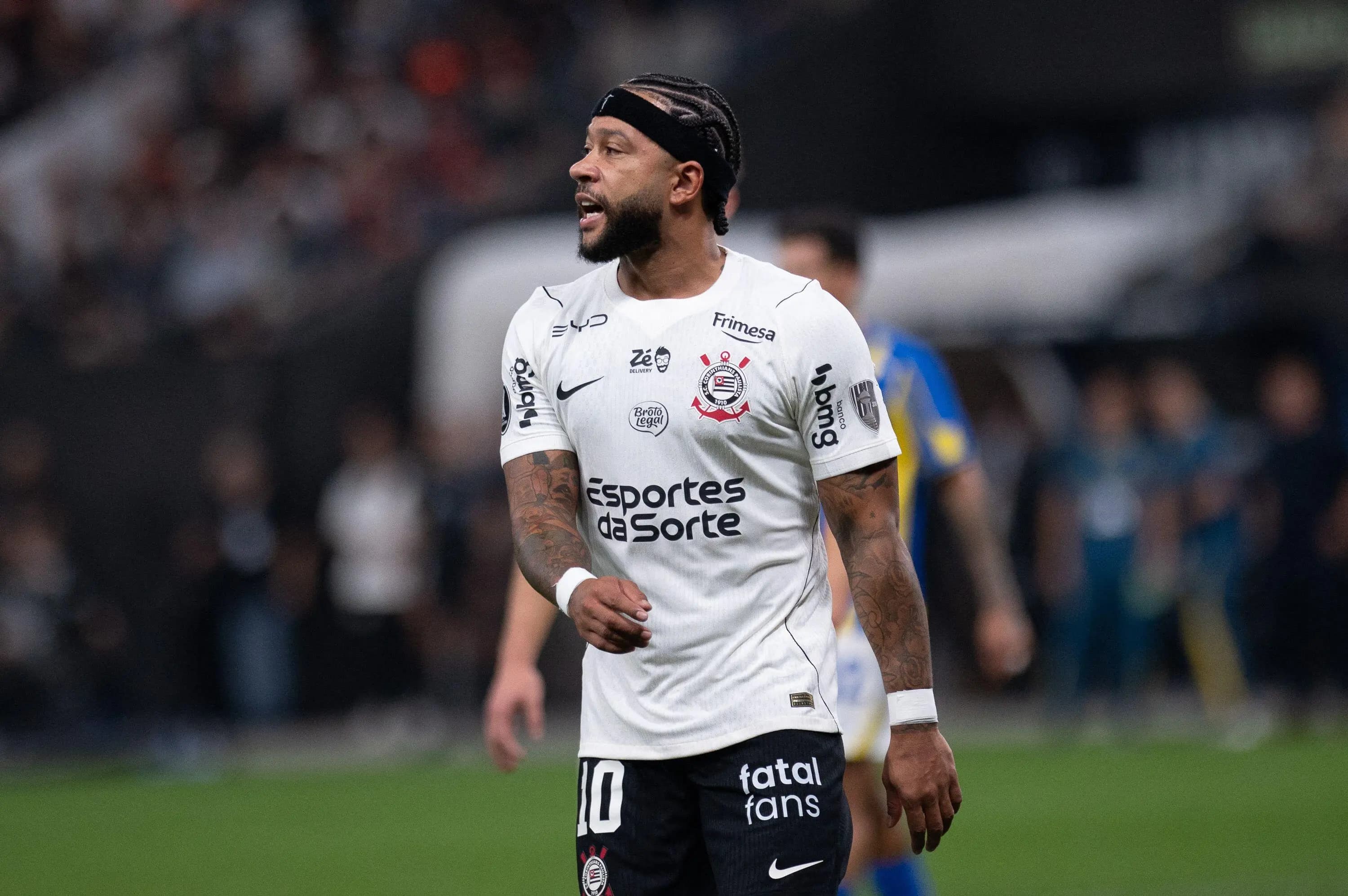 Memphis Depay em partida entre Corinthians e Rosario Central, válida pelo jogo de volta das oitavas de final da Copa CONMEBOL Libertadores, na noite de quinta-feira, 20 de agosto de 2026, na Neo Química Arena, em São Paulo (SP).